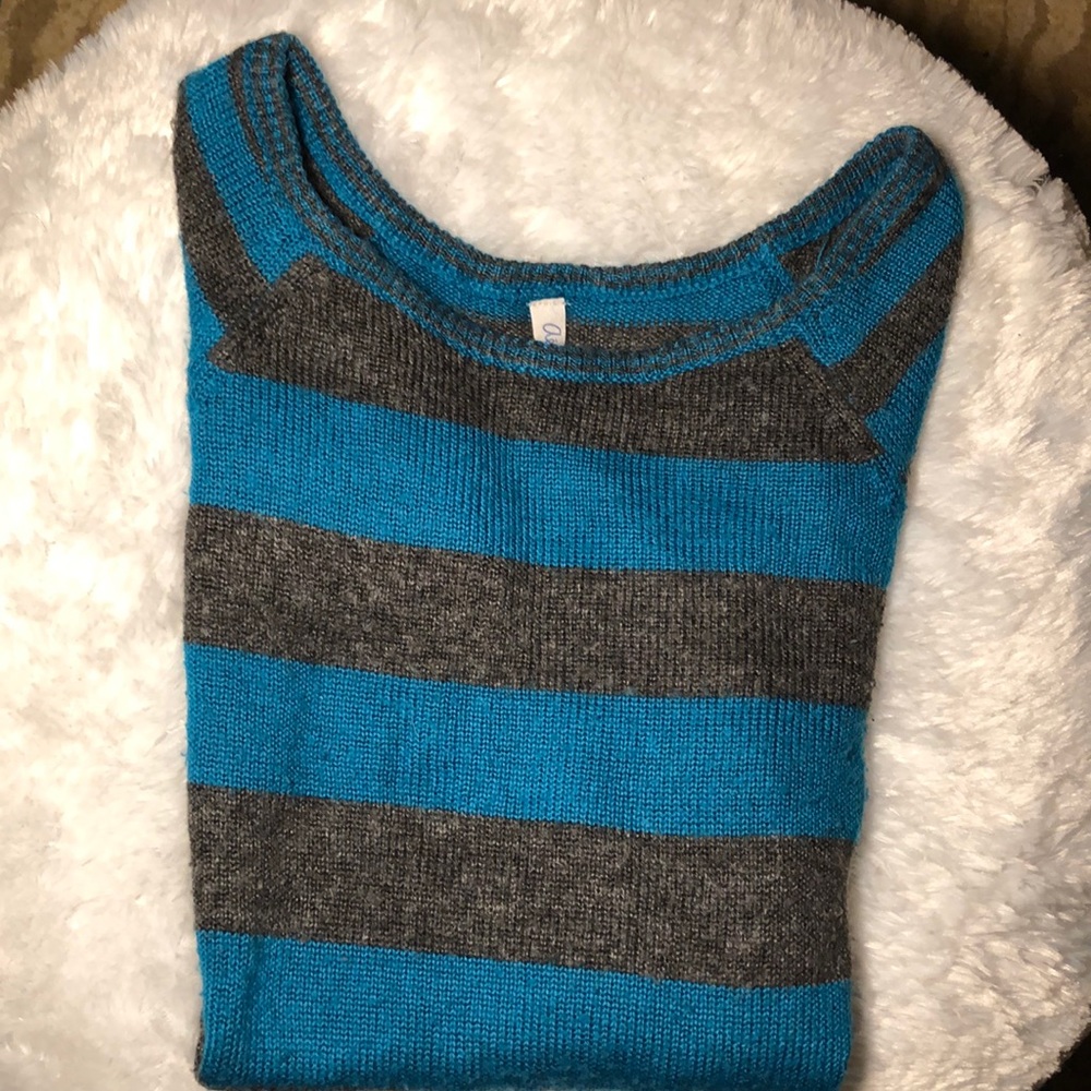 Comfy Sweater 100% Acrylic Stripped Blue/ Gray•